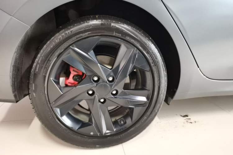 Used Hyundai Elantra 2022 1.5L CVT 20th Anniversary Edition Right Rear Wheel Hub