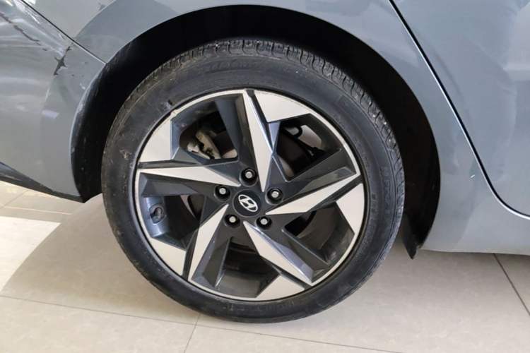 Used Hyundai Elantra 2022 1.5L CVT GLX Elite Edition Right Rear Wheel Hub