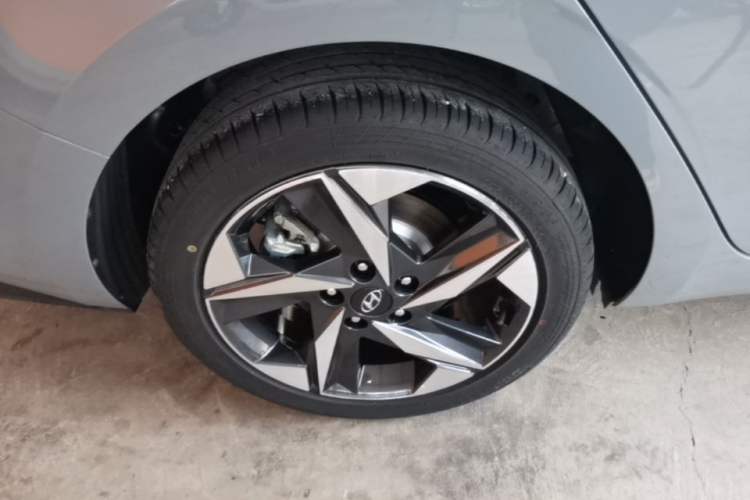 Used Hyundai Elantra 2022 1.5L CVT GLX Elite Edition Right Rear Wheel Hub