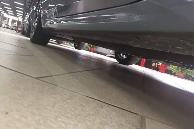 Used Hyundai Elantra 2022 1.5L CVT LUX Prestige Edition Right Side Sill