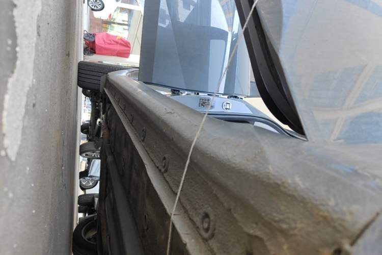Used Hyundai Elantra 2022 1.5L CVT LUX Prestige Edition Right Side Sill