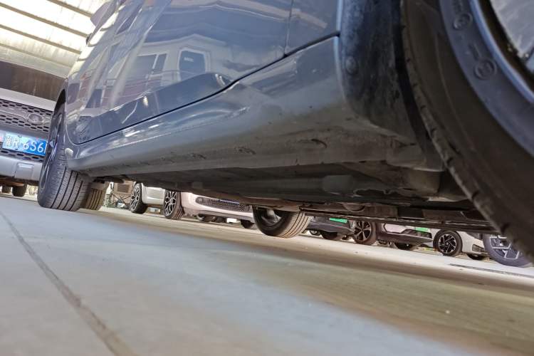 Used Hyundai Elantra 2022 1.5L CVT LUX Prestige Edition Right Side Sill