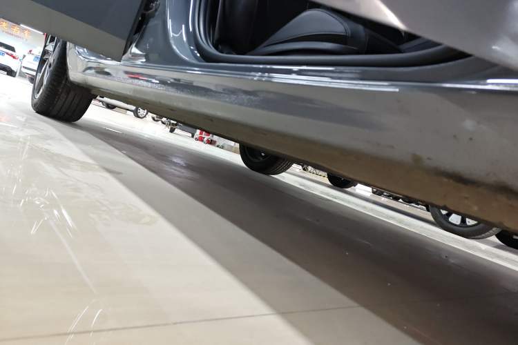 Used Hyundai Elantra 2022 1.5L CVT LUX Prestige Edition Right Side Sill