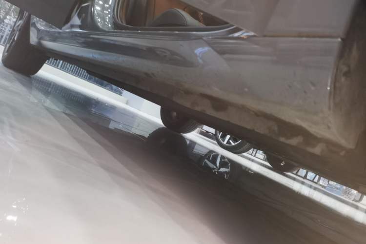 Used Hyundai Elantra 2022 1.5L CVT LUX Prestige Edition Right Side Sill