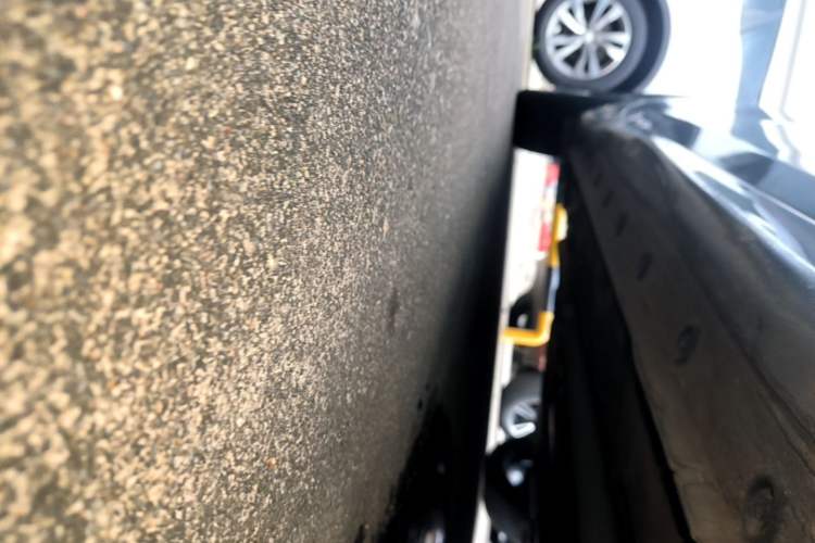 Used Hyundai Elantra 2022 1.5L CVT LUX Prestige Edition Right Side Sill