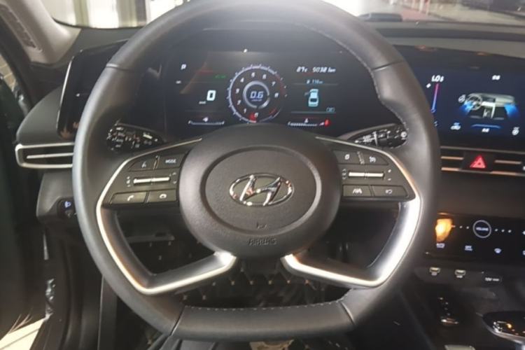 Used Hyundai Elantra 2022 1.5L CVT LUX Prestige Edition Steering Wheel
