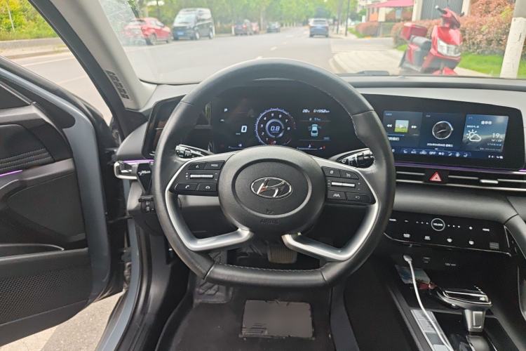 Used Hyundai Elantra 2022 1.5L CVT LUX Prestige Edition Steering Wheel