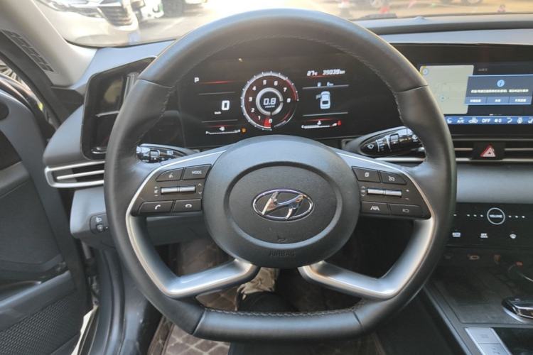 Used Hyundai Elantra 2022 1.5L CVT LUX Prestige Edition Steering Wheel