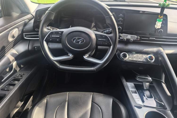 Used Hyundai Elantra 2022 1.5L CVT GLX Elite Edition Steering Wheel