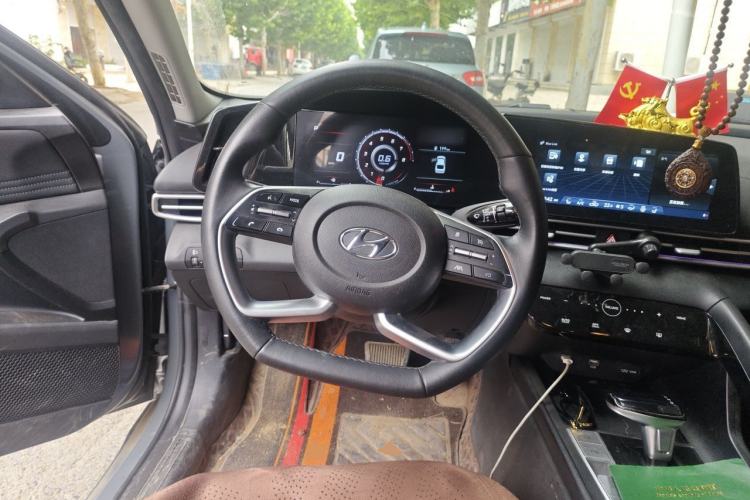 Used Hyundai Elantra 2022 1.5L CVT LUX Black Knight Limited Edition Steering Wheel