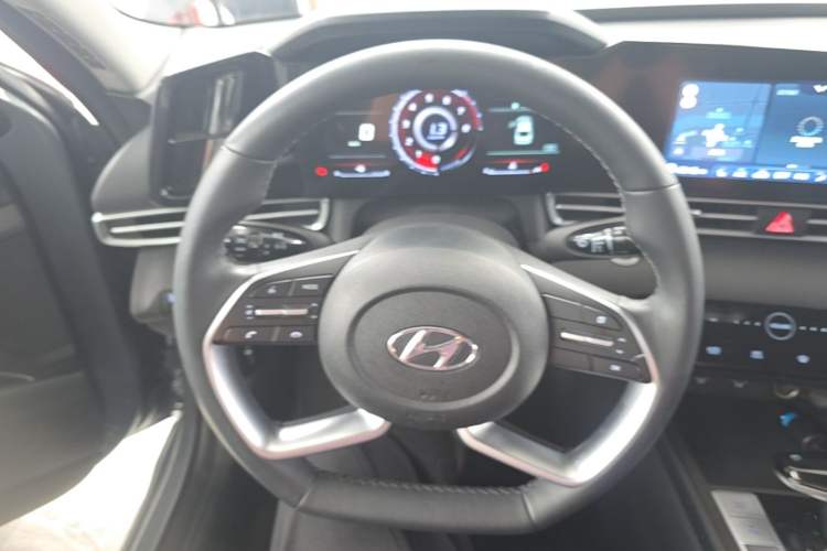 Used Hyundai Elantra 2022 1.5L CVT GLX Elite Edition Steering Wheel