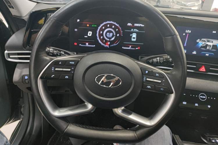 Used Hyundai Elantra 2022 1.5L CVT LUX Prestige Edition Steering Wheel
