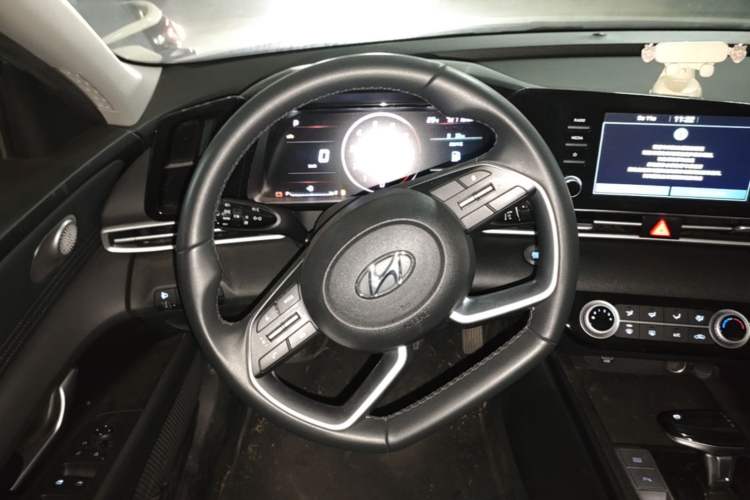 Used Hyundai Elantra 2022 1.5L CVT GLX Elite Edition Steering Wheel