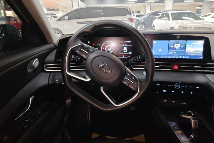 Used Hyundai Elantra 2022 1.5L CVT LUX Prestige Edition Steering Wheel