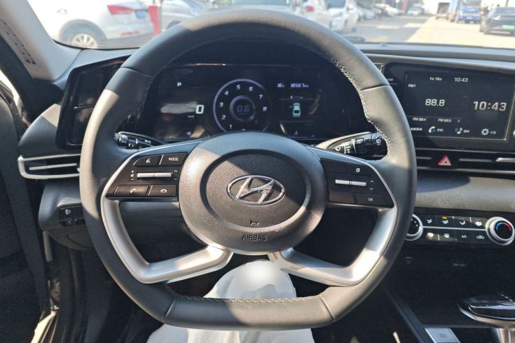 Used Hyundai Elantra 2022 1.5L CVT GLX Elite Edition Steering Wheel