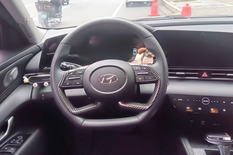 Used Hyundai Elantra 2022 1.5L CVT LUX Prestige Edition Steering Wheel