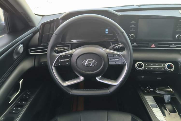 Used Hyundai Elantra 2022 1.5L CVT GLX Elite Edition Steering Wheel