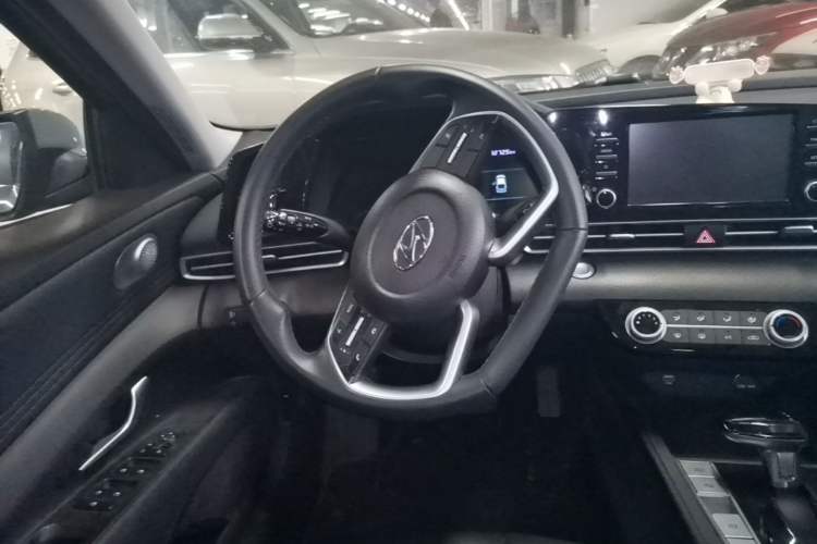 Used Hyundai Elantra 2022 1.5L CVT GLX Elite Edition Steering Wheel