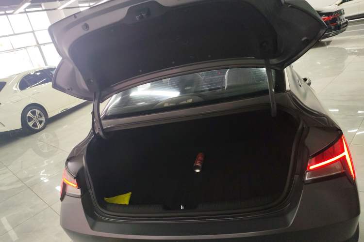 Used Hyundai Elantra 2022 1.5L CVT 20th Anniversary Edition Trunk