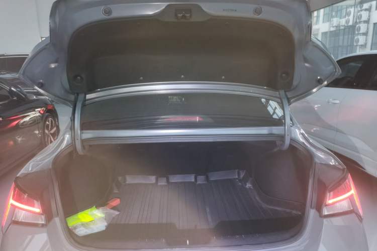 Used Hyundai Elantra 2022 1.5L CVT LUX Prestige Edition Trunk