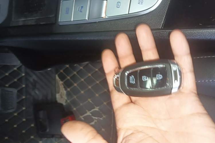 Used Hyundai Elantra 2022 1.5L CVT LUX Prestige Edition Vehicle Key