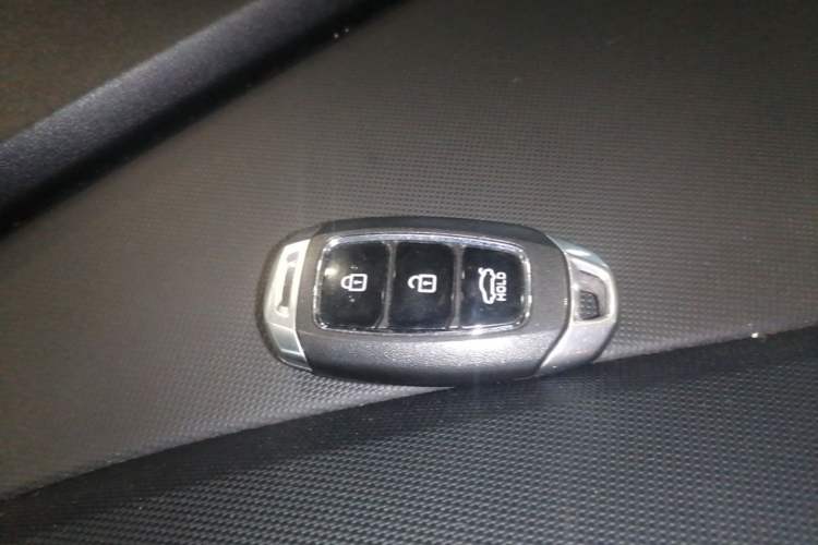 Used Hyundai Elantra 2022 1.5L CVT GLX Elite Edition Vehicle Key