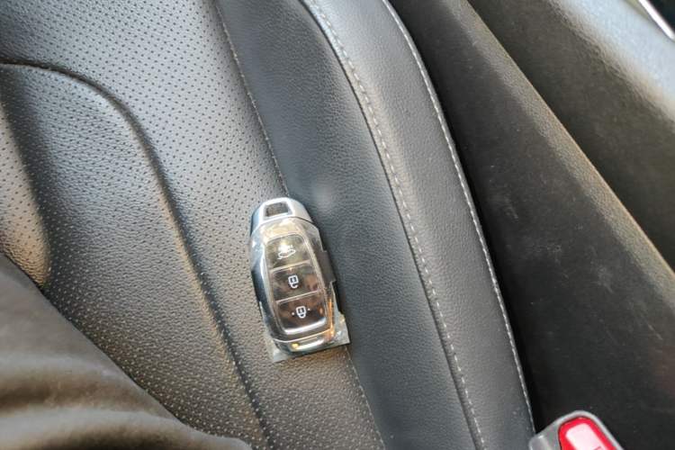 Used Hyundai Elantra 2022 1.5L CVT LUX Prestige Edition Vehicle Key