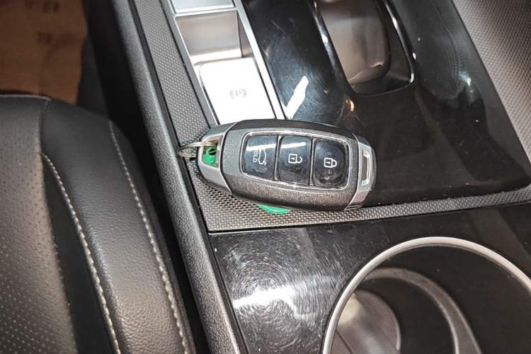 Used Hyundai Elantra 2022 1.5L CVT GLX Elite Edition Vehicle Key
