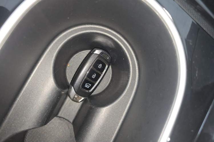 Used Hyundai Elantra 2022 1.5L CVT GLX Elite Edition Vehicle Key