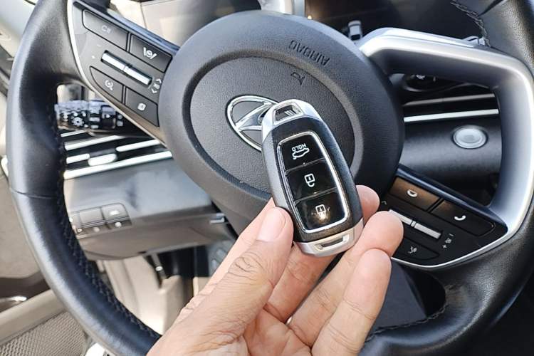 Used Hyundai Elantra 2022 1.5L CVT LUX Prestige Edition Vehicle Key