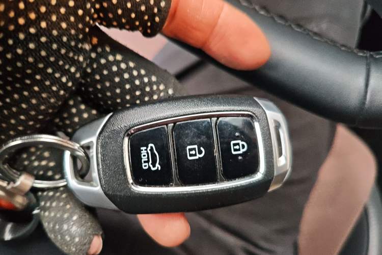 Used Hyundai Elantra 2022 1.5L CVT GLX Elite Edition Vehicle Key