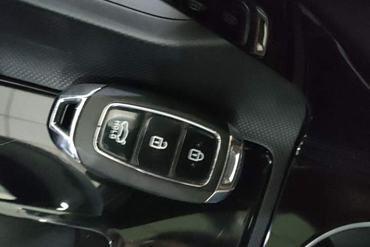 Used Hyundai Elantra 2022 1.5L CVT LUX Prestige Edition Vehicle Key