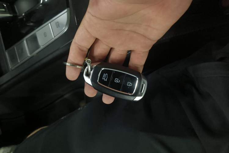 Used Hyundai Elantra 2022 1.5L CVT GLX Elite Edition Vehicle Key