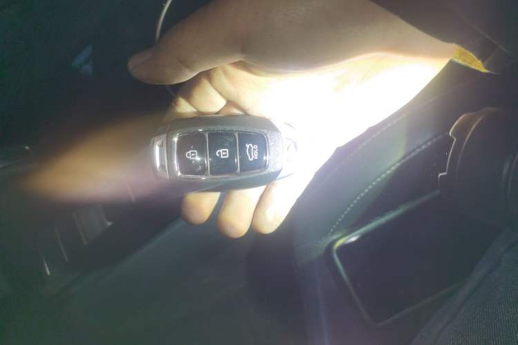 Used Hyundai Elantra 2022 1.5L CVT LUX Prestige Edition Vehicle Key