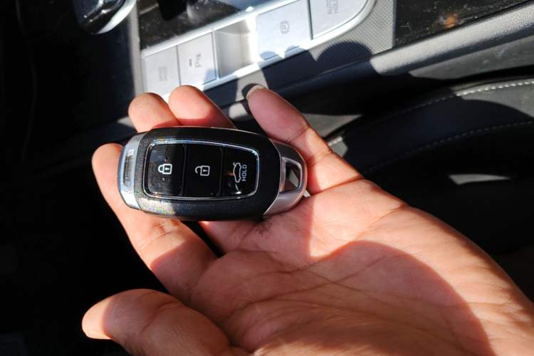Used Hyundai Elantra 2022 1.5L CVT LUX Prestige Edition Vehicle Key