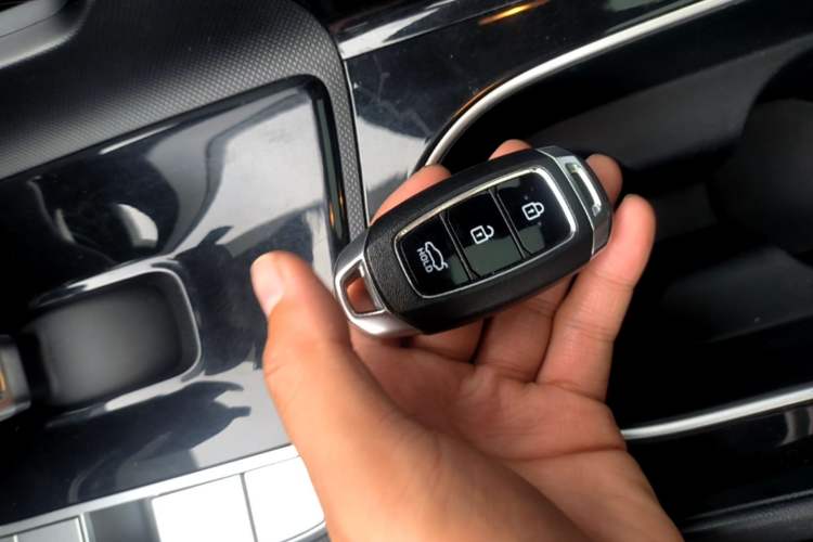 Used Hyundai Elantra 2022 1.5L CVT LUX Prestige Edition Vehicle Key