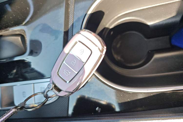 Used Hyundai Elantra 2022 1.5L CVT GLX Elite Edition Vehicle Key