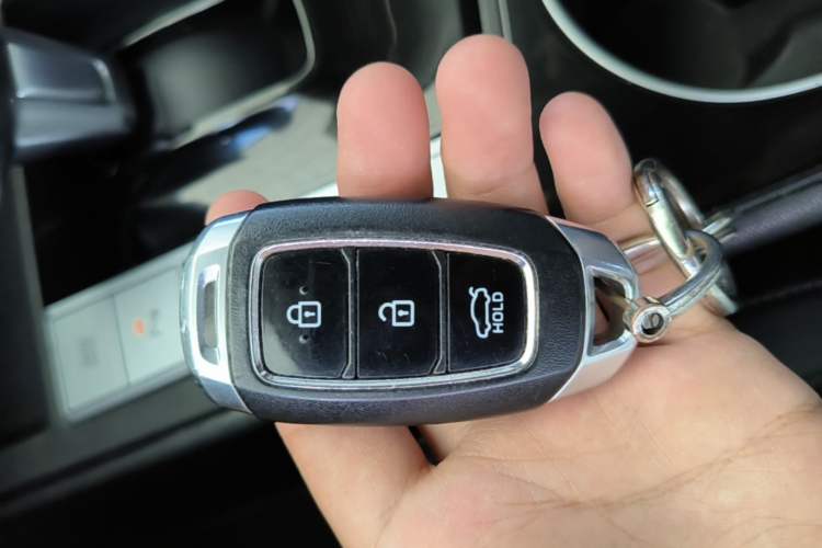Used Hyundai Elantra 2022 1.5L CVT GLX Elite Edition Vehicle Key