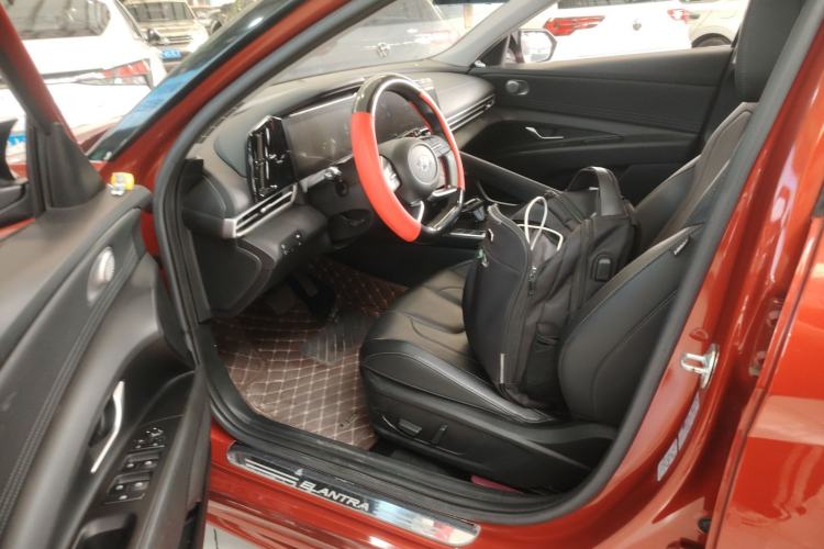 Used Hyundai Elantra 2022 1.5L CVT LUX Prestige Edition Driver Seat