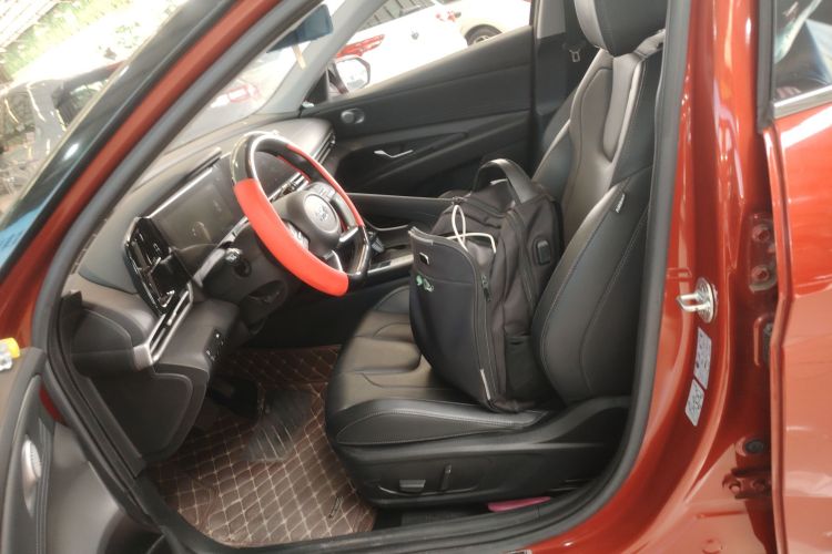 Used Hyundai Elantra 2022 1.5L CVT LUX Prestige Edition Left Front Seat