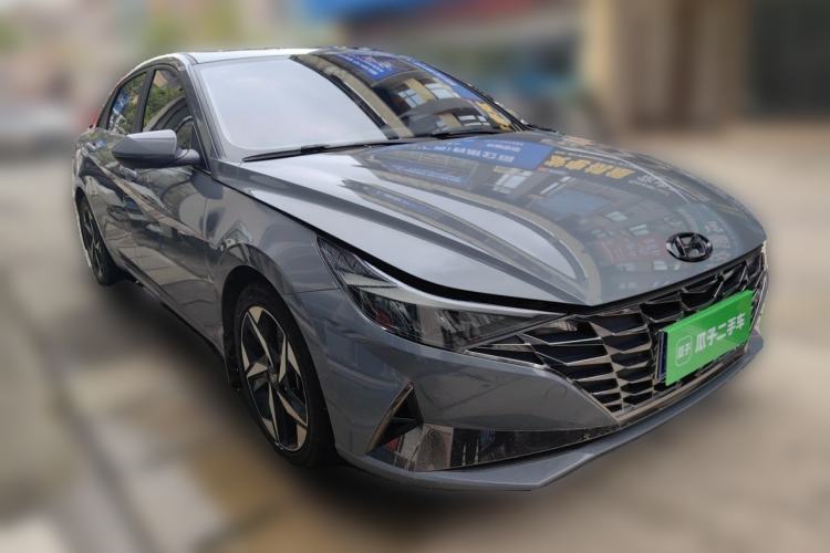 Used Hyundai Elantra 2022 1.5L CVT LUX Prestige Edition Front Right 45 Deg