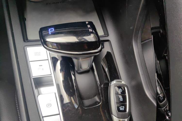 Used Hyundai Elantra 2022 1.5L CVT LUX Prestige Edition Gear Lever
