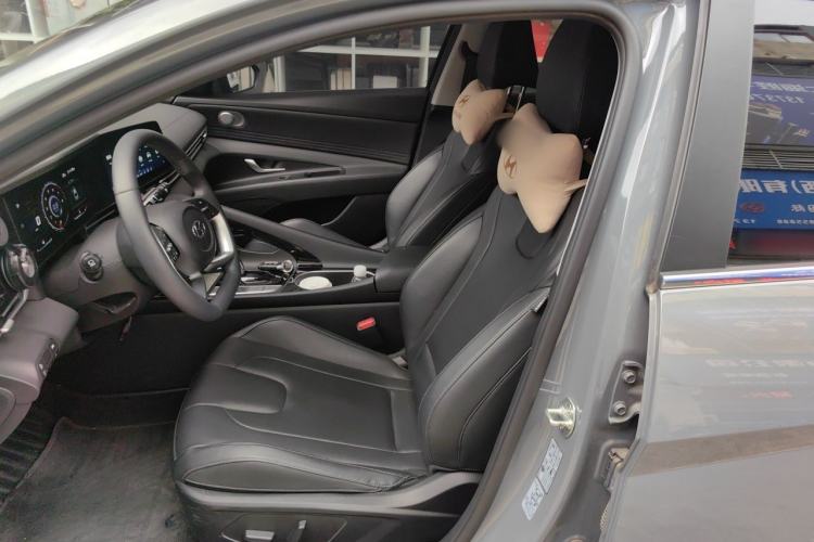 Used Hyundai Elantra 2022 1.5L CVT LUX Prestige Edition Left Front Seat