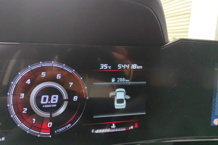 Used Hyundai Elantra 2022 1.5L CVT LUX Prestige Edition Odometer Close Up