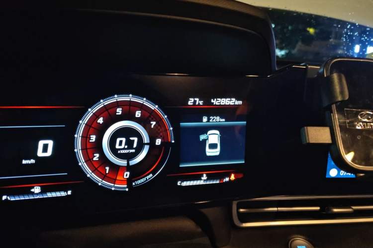 Used Hyundai Elantra 2022 1.5L CVT LUX Prestige Edition Odometer Close Up