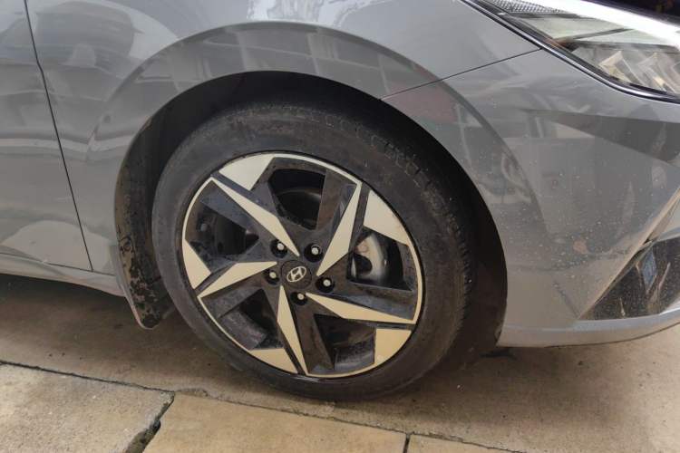 Used Hyundai Elantra 2022 1.5L CVT LUX Prestige Edition Right Front Wheel Hub
