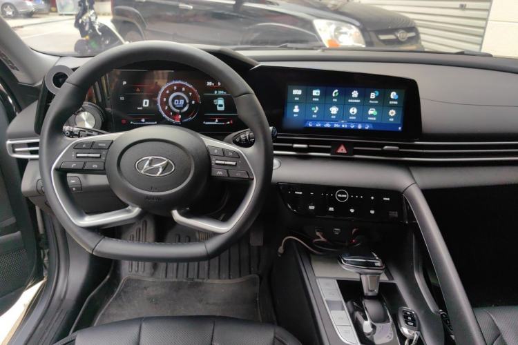 Used Hyundai Elantra 2022 1.5L CVT LUX Prestige Edition Steering Wheel