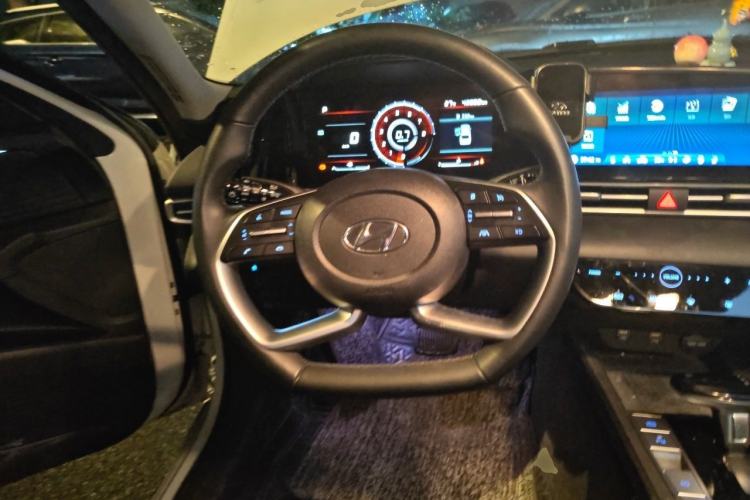 Used Hyundai Elantra 2022 1.5L CVT LUX Prestige Edition Steering Wheel