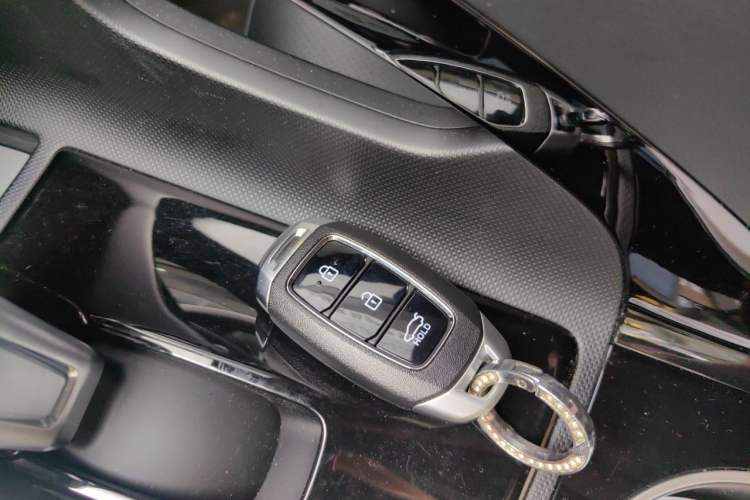 Used Hyundai Elantra 2022 1.5L CVT LUX Prestige Edition Vehicle Key