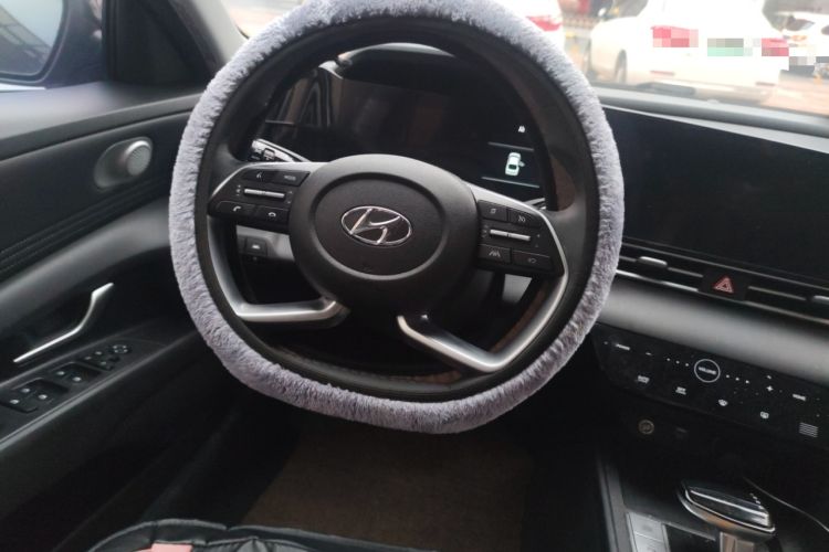 Used Hyundai Elantra 2022 1.5L CVT LUX Prestige Edition Steering Wheel